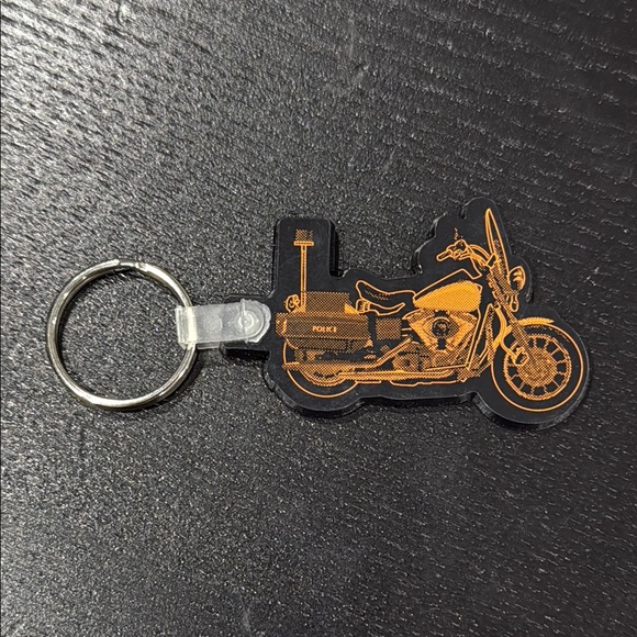 Harley-Davidson Other - Harley-Davidson Vintage Police Dyna Defender Motorcycle Keychain w Orange Design